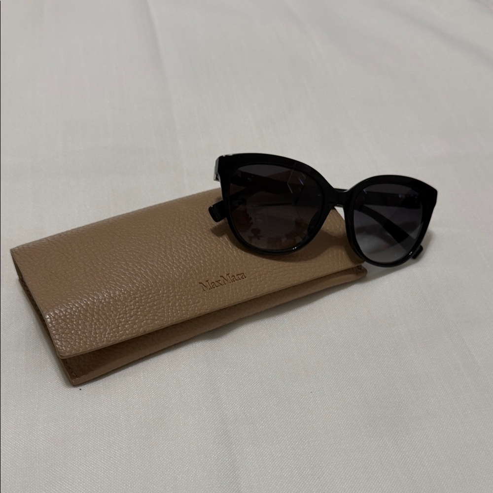$90 MaxMara Elegant Black Sunglasses with Tan Case